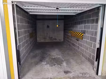 garage box fermé 12 m² – villeneuve-d'ascq flers – libre