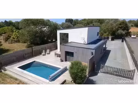 maison récente avec piscine