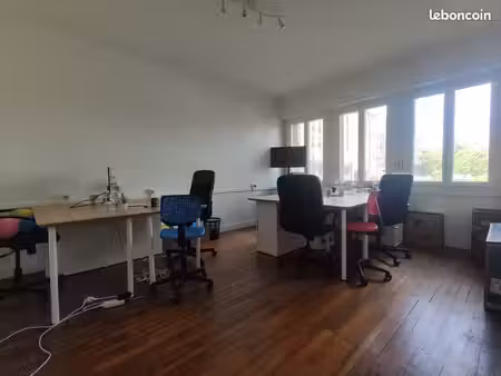 bureau fermé pour 4 à 5 personnes  coworking quai de la fosse  tout compris