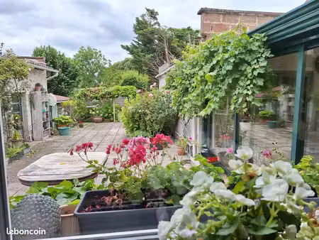 maison à fort potentiel  132m2 + dépendances  sans vis-à-vis  toutes commodités à proximit