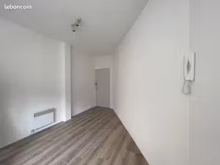 local 33 m²