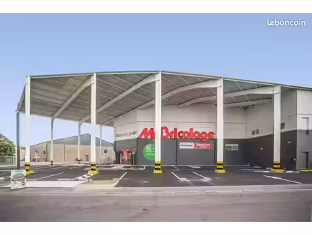 local commercial 1800 m² saint-estève