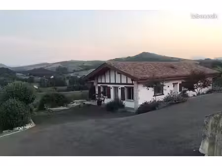maison de plain-pied avec garage et grand jardin