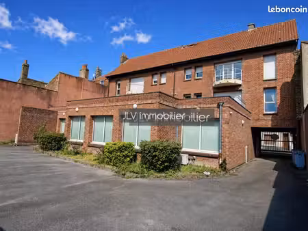 immeuble 30 pièces 736 m²
