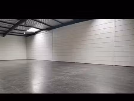 dépôt et bureaux commercial