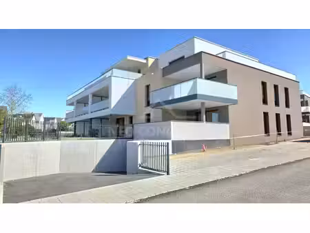 -- très beau 2 pièces neuf avec terrasse et jardin --