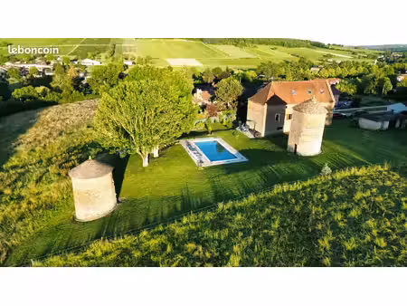 domaine de caractère en bourgogne du sud – pierre  piscine et vue sur les vignes