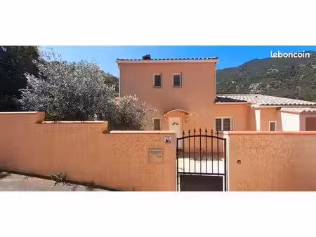 villa 4 faces t5 plus dependance et piscine