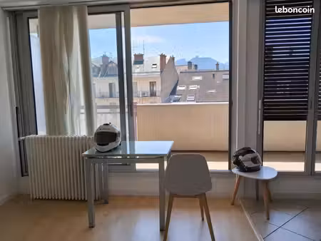 studio 1 pièce 30 m²