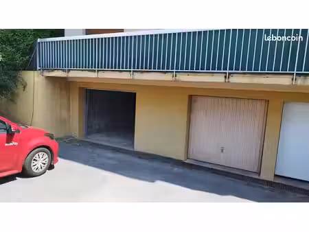 rare grand garage box double 43 m² – annemasse calme / gare