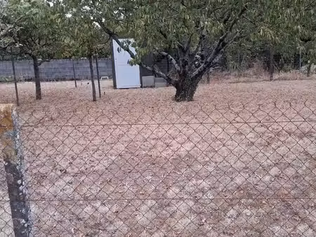 vend jardin clôturé