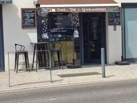 emplacement n°1 à coustellet – pas de porte 45 m²