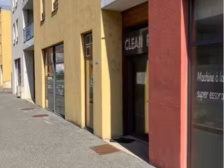 local commercial dispo immédiatement