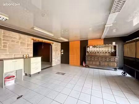 local commercial 66 m²