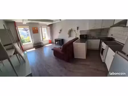 appartement t3 rénové et meublé au calme
