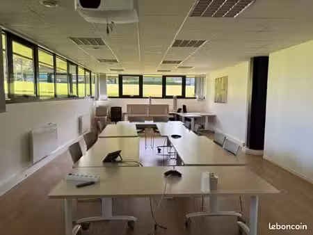 847 m² de bureaux à louer - nord de rouen