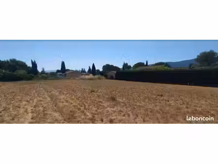 terrain à bâtir de 700 m² à lacoste (84)