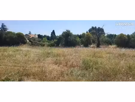 terrain à bâtir de 858 m² à l'isle-sur-la-sorgue (84)