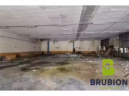 local 1015 m² barentin
