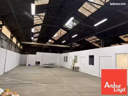 local d'activite 1360 m² poitiers
