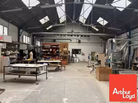 local d'activite 1360 m² poitiers