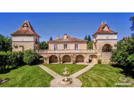 château 29 pièces 1030 m²