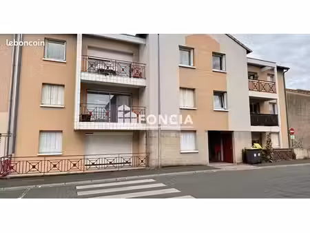 bel appartement 3 pièces proche mairie et commerces avec grand garage privatif