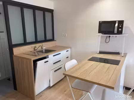 studio meublé  refait à neuf  en rez-de-chaussée de maison à la valette du var
