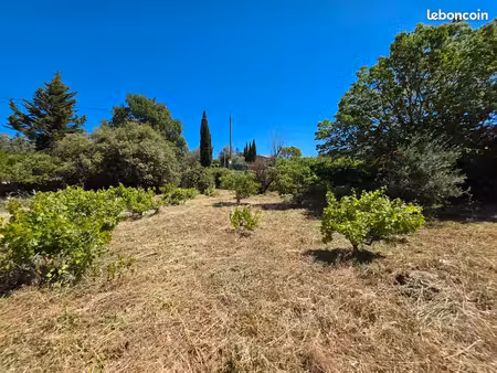 terrain de 979 m² orienté plein sud