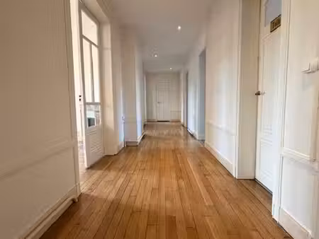 plein centre   tres beau f5 avec possibilite de garage