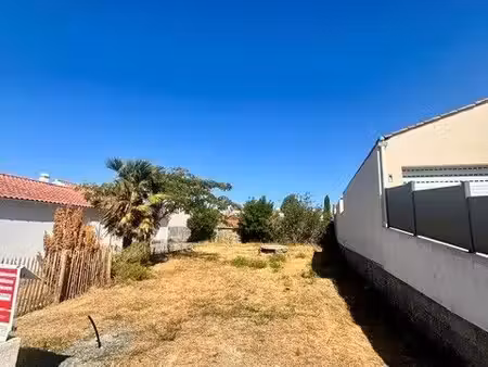 terrain 343 m² viabilisé  idéalement situé entre super u et leclerc