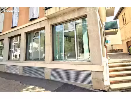 bureau 67 m²