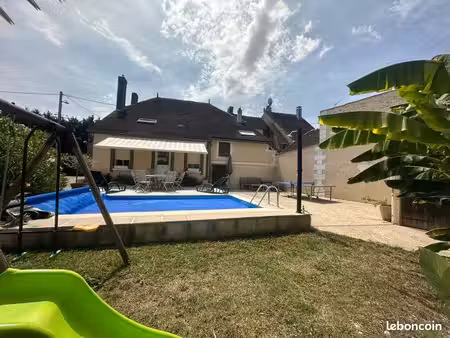 maison familiale rénovée avec piscine