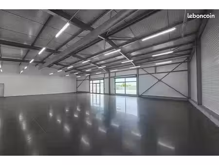 local commercial 600 m² – zone o’castel – emplacement stratégique - secteur zfrr
