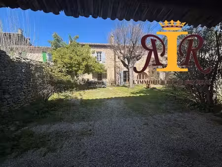 maison de hameau de caractère avec cour intérieure et cabanon