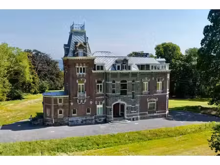à louer : appartement 3 chambres de 185 m² dans un château