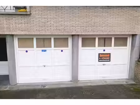 garage fermé - avenue des croix du feu
