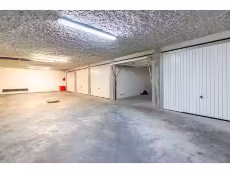 hendaye centre-ville ? garage boxé 14 m²