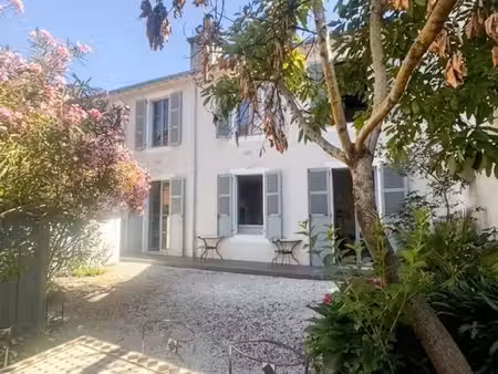 maison de charme meublée avec jardin intime