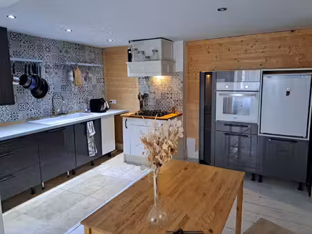 charmante maison avec 2 chambres  un atelier