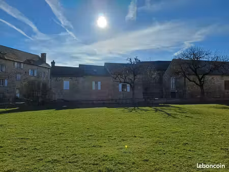 ensemble immobilier en pierre avec terrain