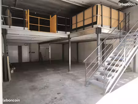 à louer – entrepôt industriel 242 m² avec bureau et mezzanine