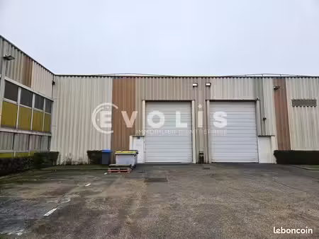 local d'activité 880 m²