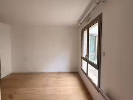 grand studio 34 m² – standing – parking – cave – parc de la planchette