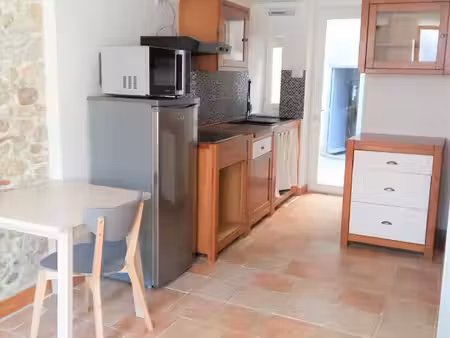 studio avec meubles disponible immédiatement