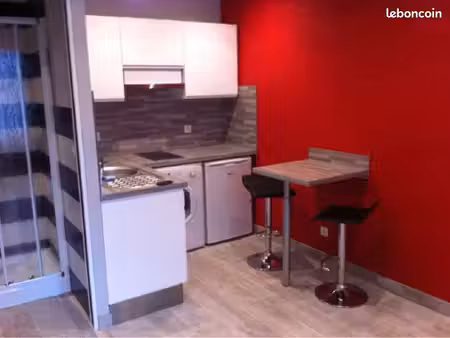 loue studio meublé de 15 m2 en plein centre ville