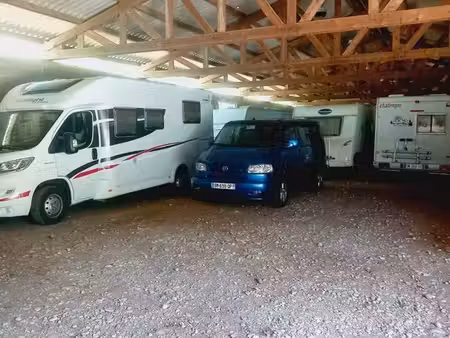loue emplacement hivernage/gardiennage camping car  caravane  voiture ancienne