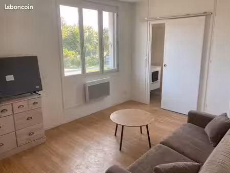 maisonnette lumineuse meublée à noyon