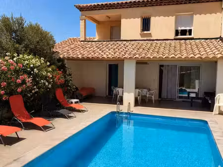 villa moderne avec piscine privée (bail mobilité)