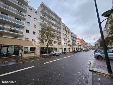 bureaux 71 m²